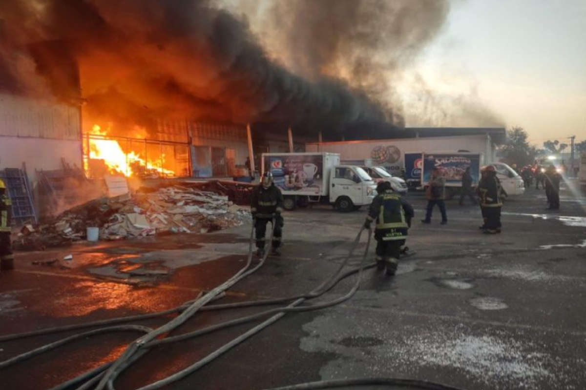 Incendio consume una fábrica de galletas en Puebla; no hay decesos