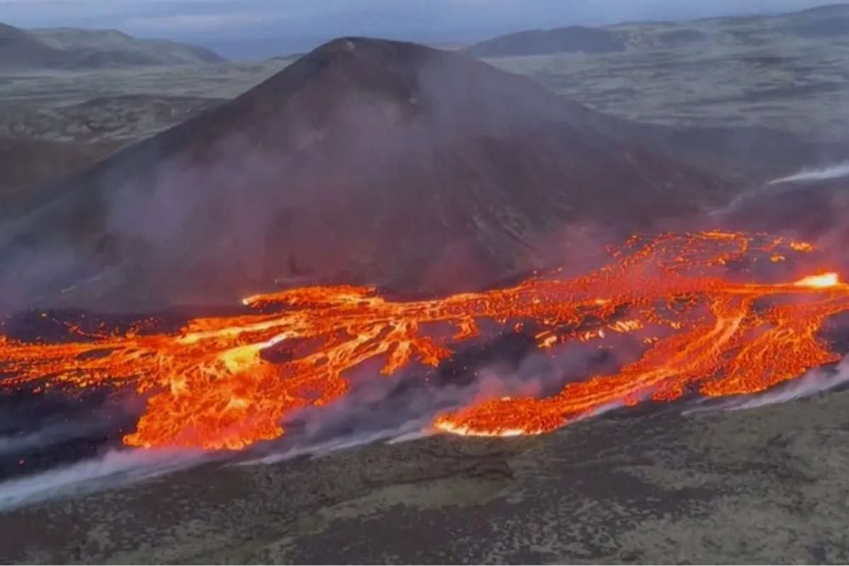 Videos: Así quedó Grindavik luego de erupción volcánica
