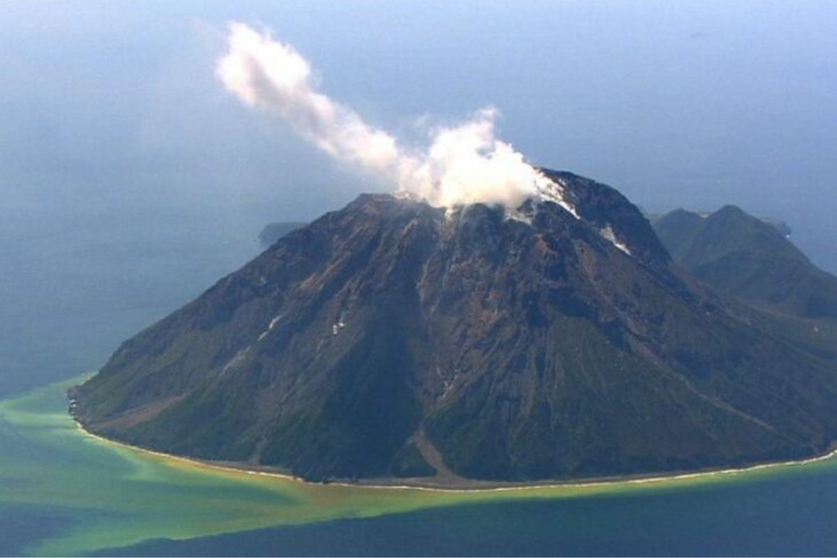 Una erupción se registró durante las primeras horas del domingo (hora local) en la isla de Suwanosejima; en la prefectura de Kagoshima, Japón.