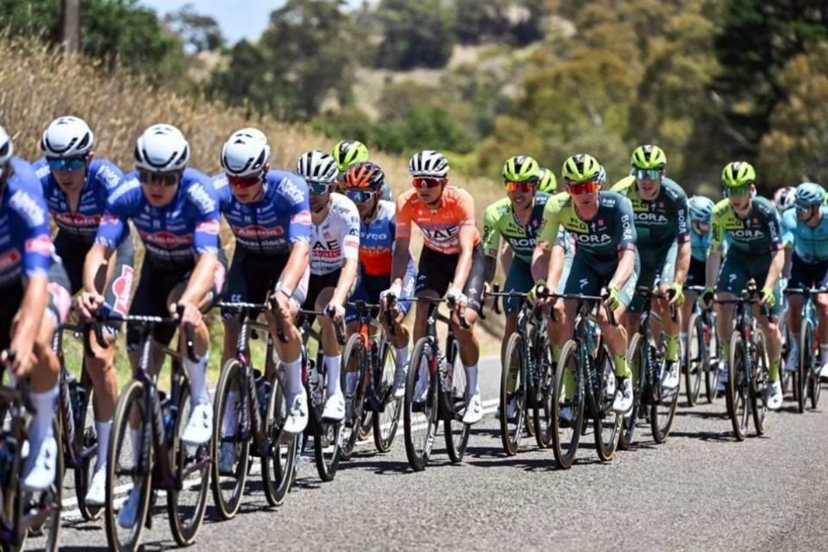 El joven ciclista mexicano Isaac del Toro (UAE Team Emirates) cedió el liderato del Tour Down Under 2024 en Australia.