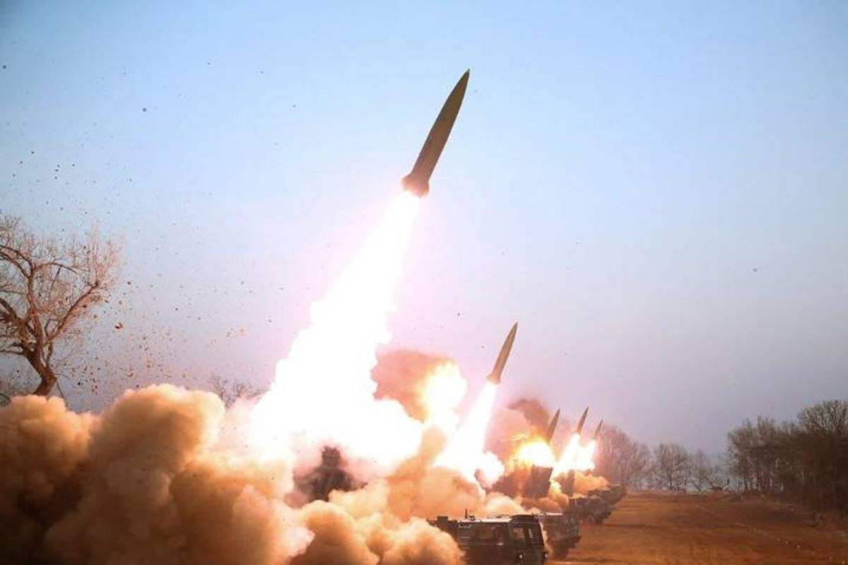 Corea del Norte disparara unos 200 proyectiles de artillería desde su costa oeste, informó el ministerio surcoreano de Defensa.