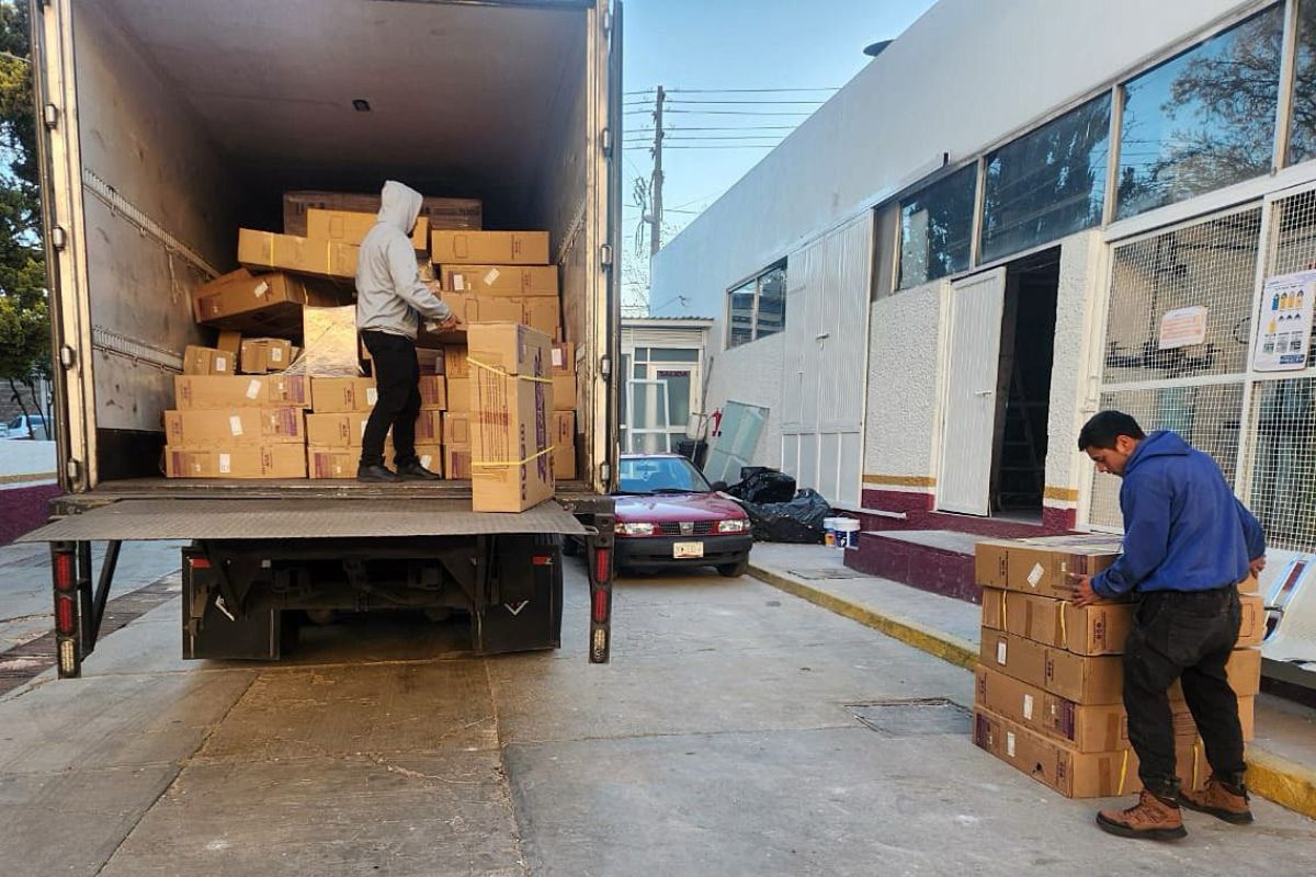 Con el objetivo de fortalecer las clínicas y hospitales, el Issste en Zacatecas recibió equipo médico y mobiliario en el almacén central.