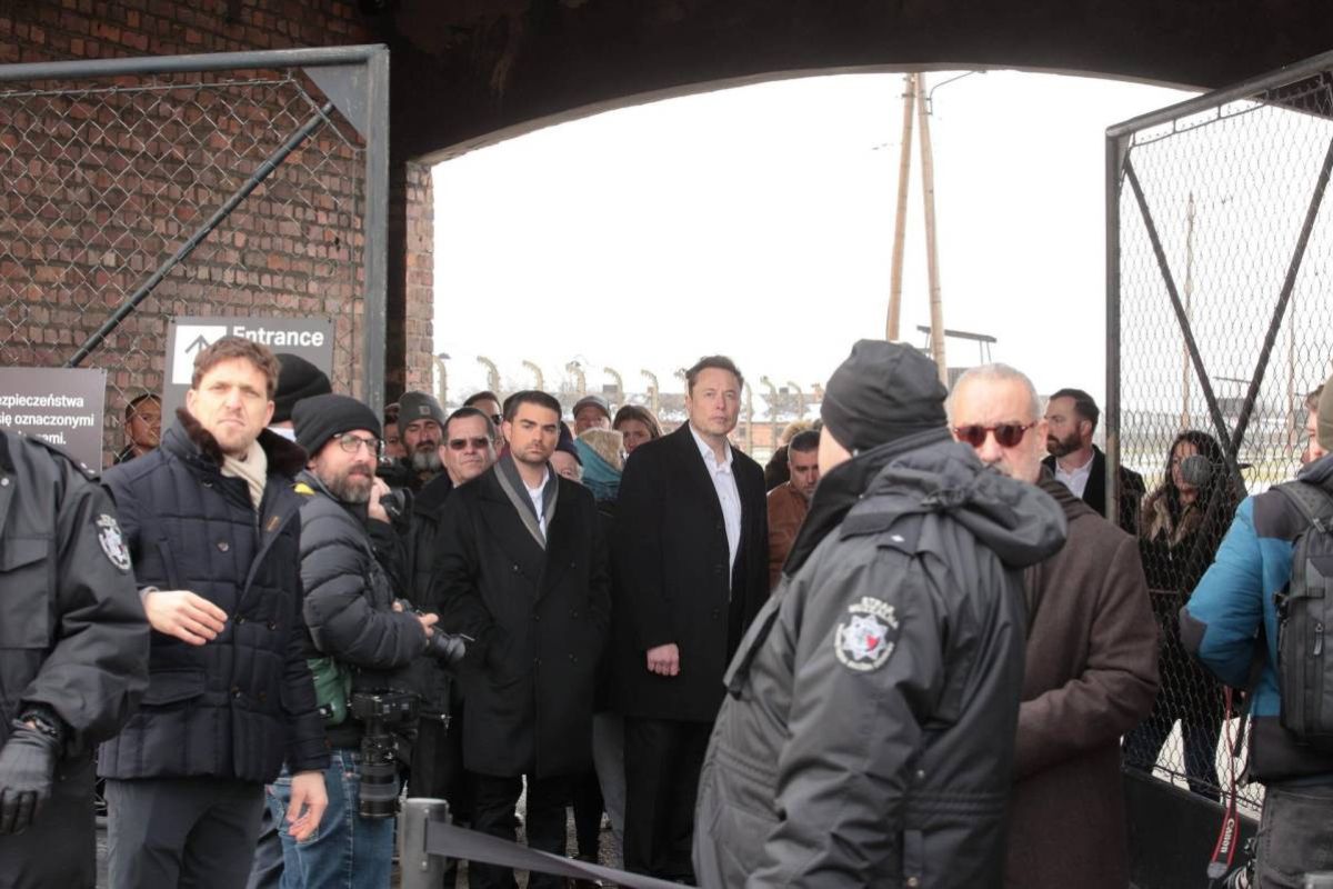 Este lunes el multimillonario Elon Musk visitó el antiguo campo de exterminio de Auschwitz-Birkenau, en Polonia.