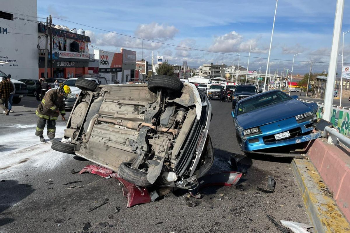Accidente vial A 100 metros de la Dirección de Policía de Seguridad Vial, en la avenida Nezahualcóyotl; que deja dos personas lesionadas. | Foto; Imagen de Zacatecas.