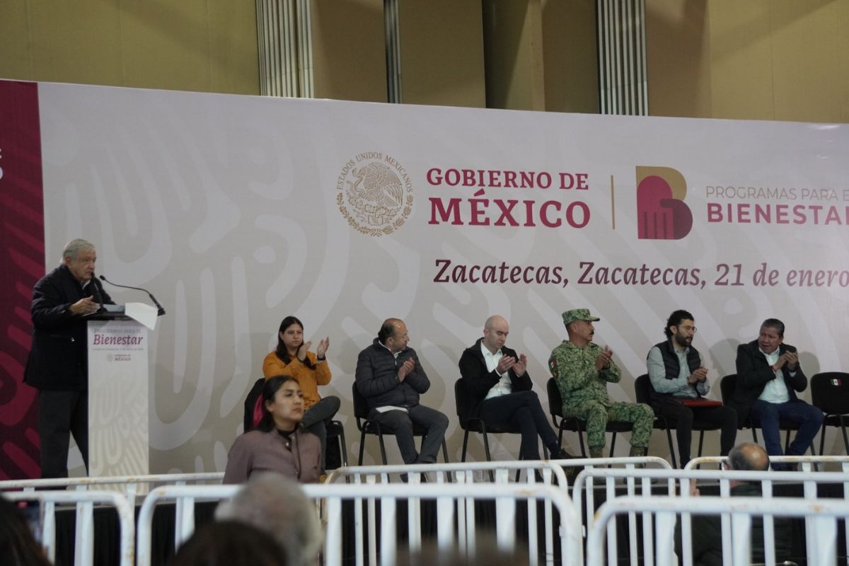 López Obrador también enfatizó que se continuará con el precio de garantía de frijol y precisó que en Zacatecas ya hay 62 sucursales del Banco del Bienestar.