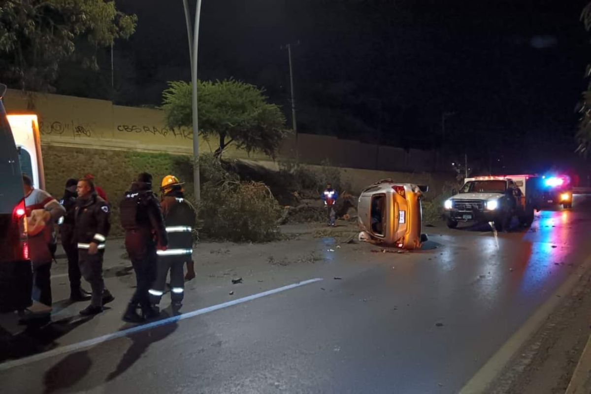 Accidente vial en bulevar López Portillo 