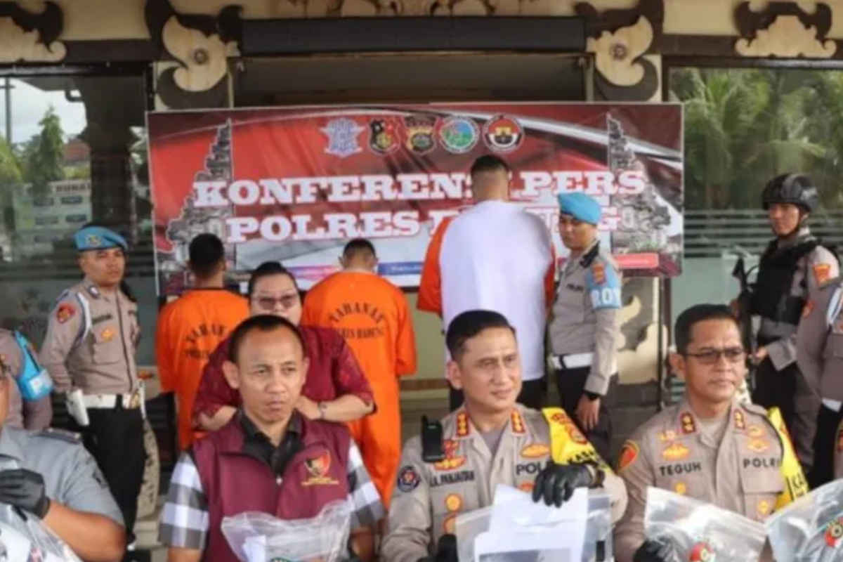 Policía de Indonesia arresta a tres mexicanos por robo en Bali