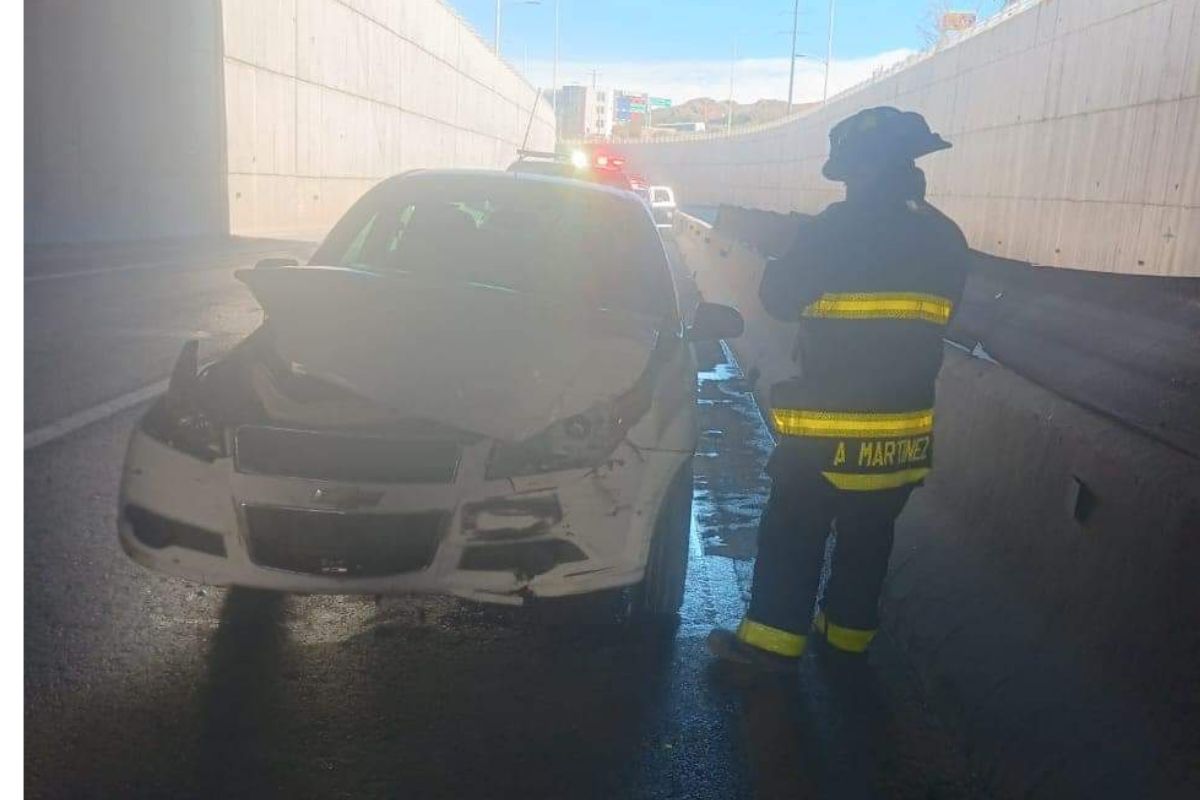 La tarde de este domingo el libramiento de Tránsito Pesado fue escenario de un accidente automovilístico donde el saldo solo fue de daños materiales en un coche particular.