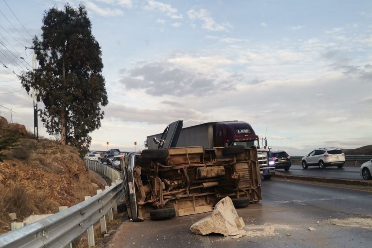 Accidente automovilístico en el libramiento de Tránsito Pesado | Foto: Cortesía