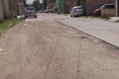 Solicitan vecinos de la colonia Del Valle se pavimenten varias calles de la zona