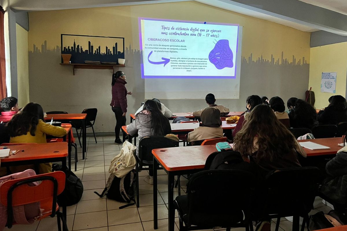 Se comenzó a impartir la charla “Violencia Digital y Ley Olimpia” a jóvenes de nivel secundaria. | Foto: Cortesía.