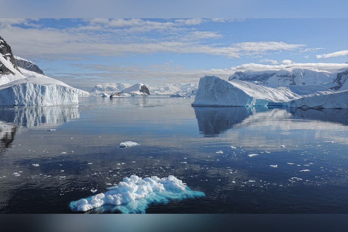 Científicos revelaron que el hielo marino de la Antártida ha alcanzado un nivel alarmante durante el verano del hemisferio sur.