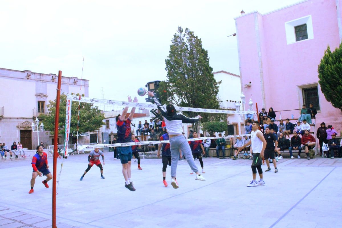 Se llevó a cabo un Torneo Rápido de Voleibol con tres categorías: Mixta, Novatos y Libre. | Foto: Cortesía.