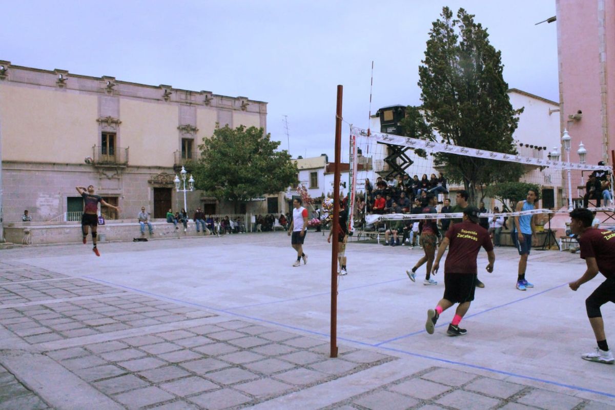 Se llevó a cabo un Torneo Rápido de Voleibol con tres categorías: Mixta, Novatos y Libre.