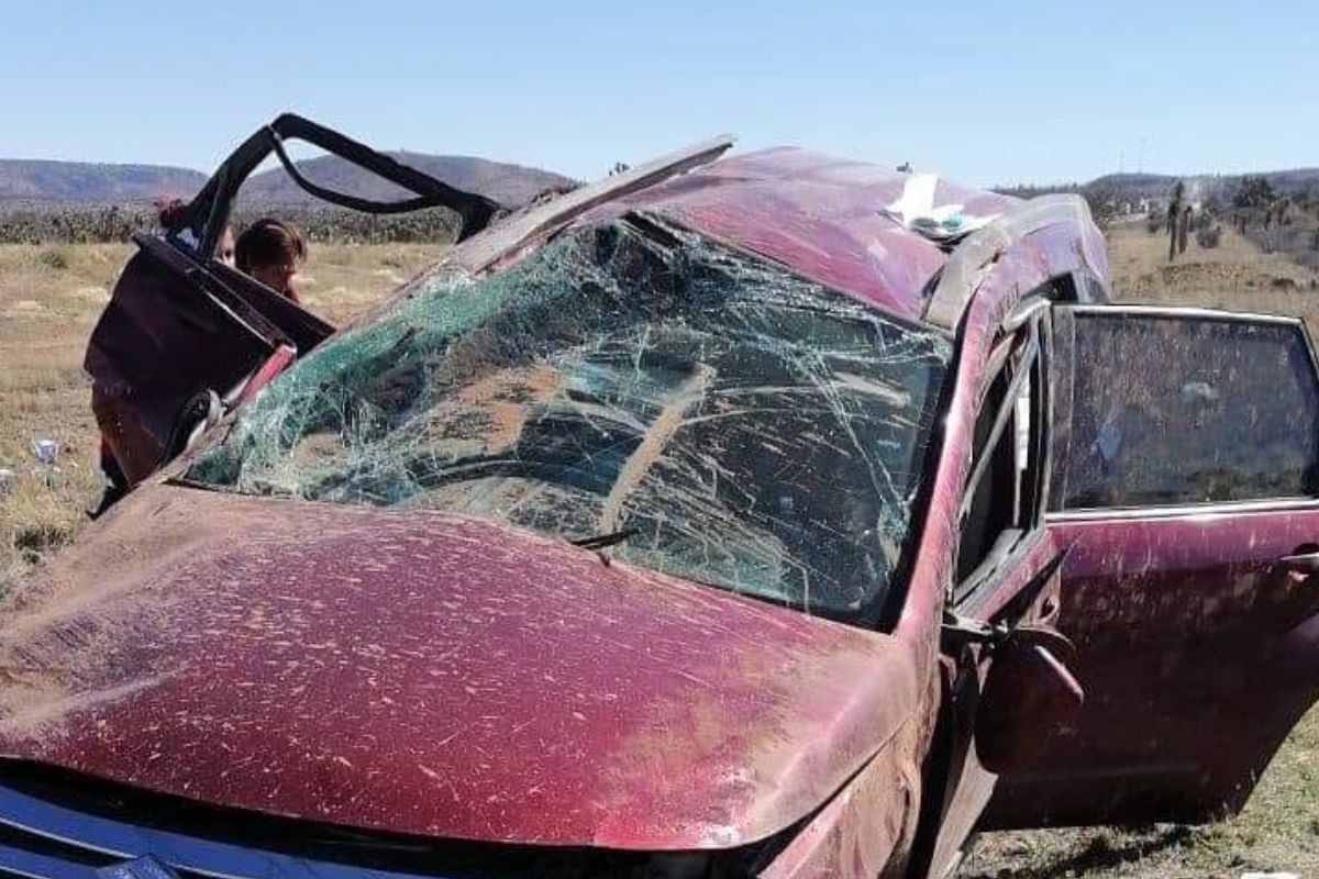 Accidente automovilístico deja dos hombres lesionados sobre la carretera a Aguascalientes