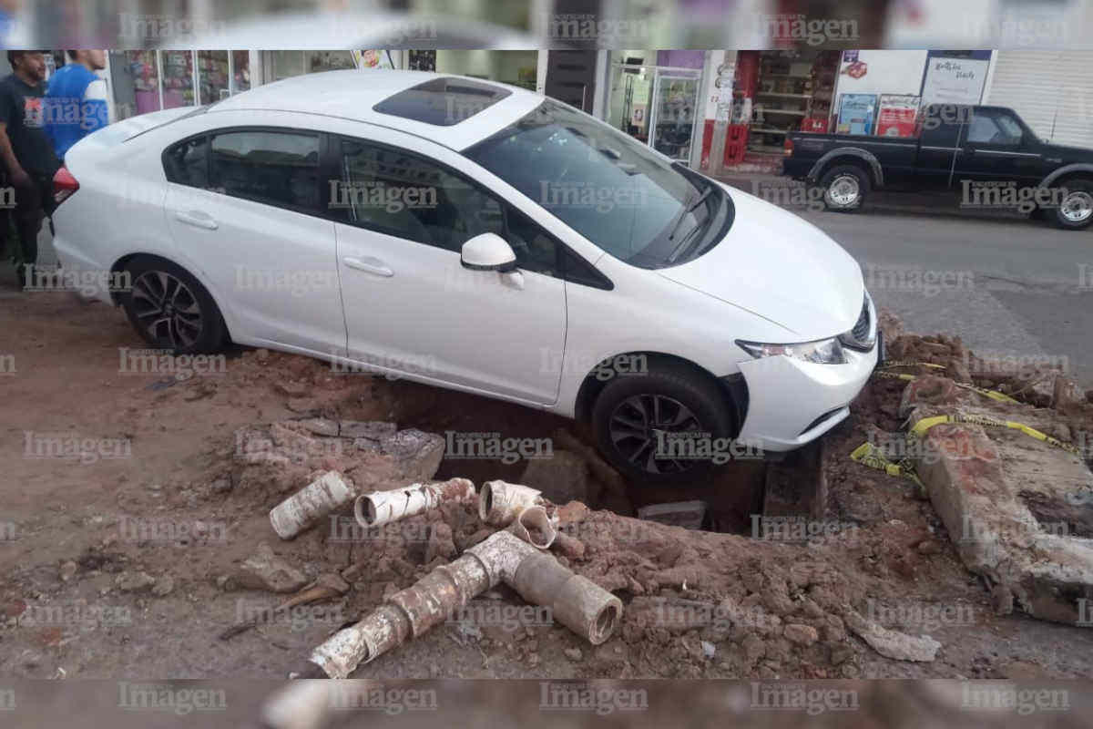 Automóvil cae en boquete realizado por Jiapaz en Guadalupe
