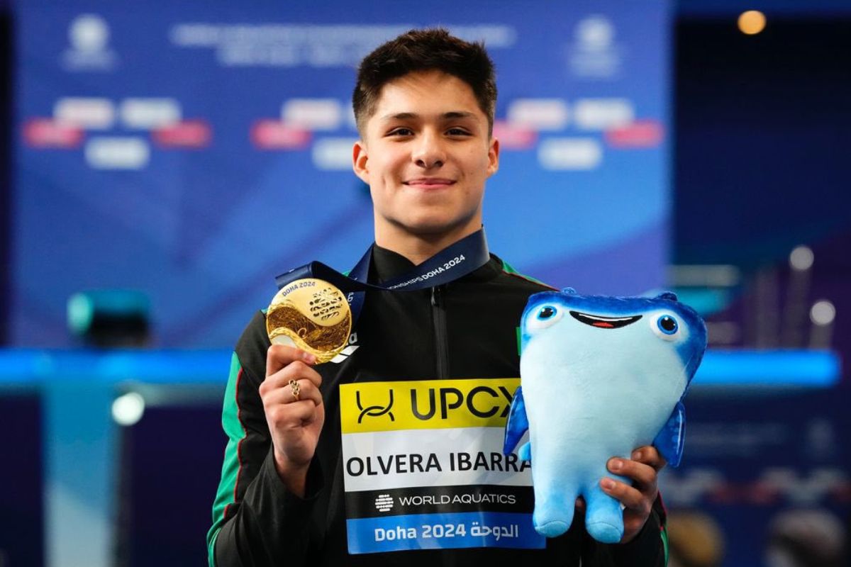 Osmar Olvera, ganó medalla de oro en trampolín de un metro.