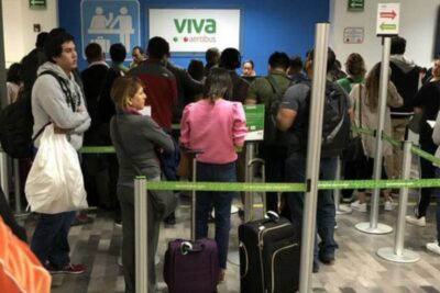 Usuarios de Viva Aerobus que viajarían hoy 4 de marzo de 2024 hacia Mérida se vieron afectados debido a que se reportó la toma del aeropuerto. | Foto: Cortesía.