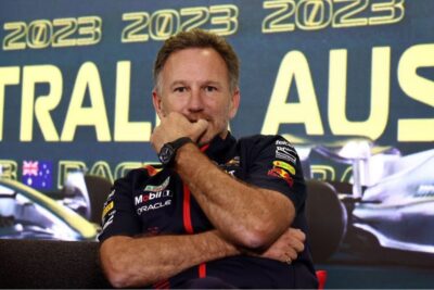 Al interior del equipo Red Bull de Fórmula 1; ya que según un informe de un medio afín al asesor Helmut Marko, el director de la escudería, Christian Horner.