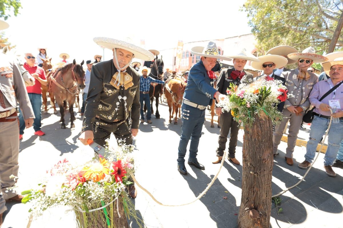 Comenzó la fiesta en el más alegre de los Pueblos Mágicos, Jerez, tradicional Sábado de Gloria, con la cabalgata más grande del mundo.