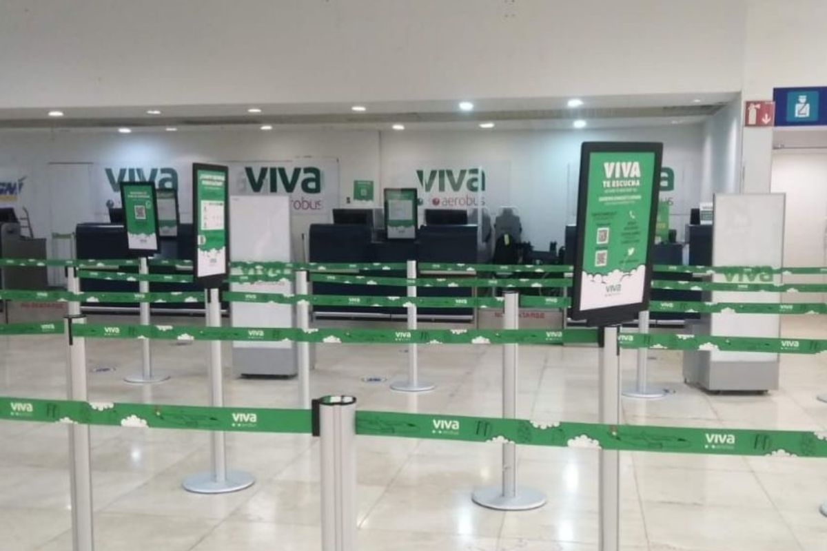 Usuarios de Viva Aerobus que viajarían hoy 4 de marzo de 2024 hacia Mérida se vieron afectados debido a que se reportó la toma del aeropuerto.