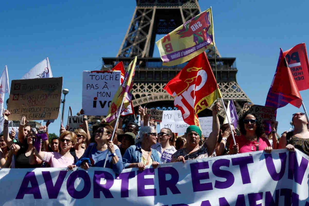 Francia incluye al aborto como un derecho constitucional