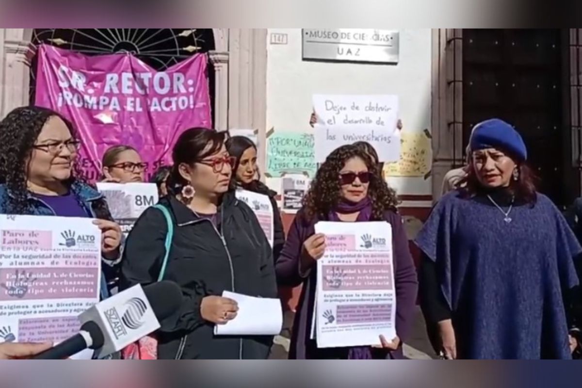 Mujeres universitarias informaron respecto a un posicionamiento al exterior de la rectoría de la Universidad Autónoma de Zacatecas (UAZ) para exigir que retiren de sus espacios a los trabajadores violentadores sexuales.
