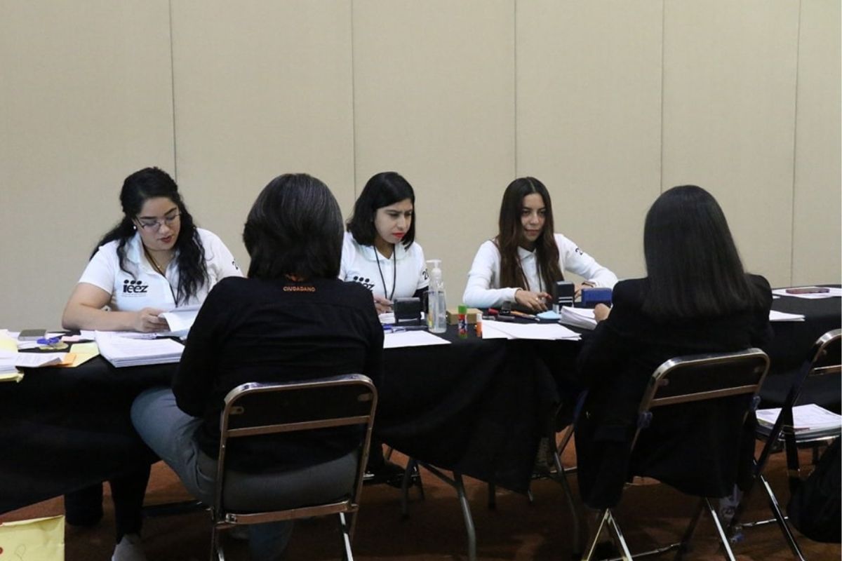 Elecciones Zacatecas 2024: Realiza IEEZ operativo de registros en el Palacio de Convenciones