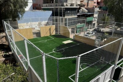 Avanza Capstone Copper Cozamin en la rehabilitación de la cancha de futbol en la colonia Díaz Ordaz
