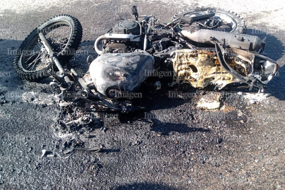 Mujer resulta lesionada tras incendiarse su motocicleta en la colonia Luis Donaldo Colosio