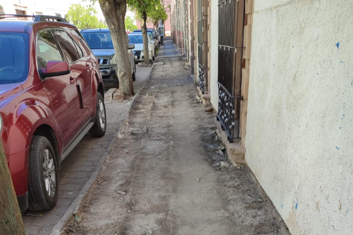 Jerez: Vecinos de la calle del Espejo modifican el piso de las banquetas por vandalismo