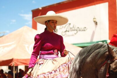 Música, belleza y tradición en el desfile de Feria de la Primavera Jerez 2024