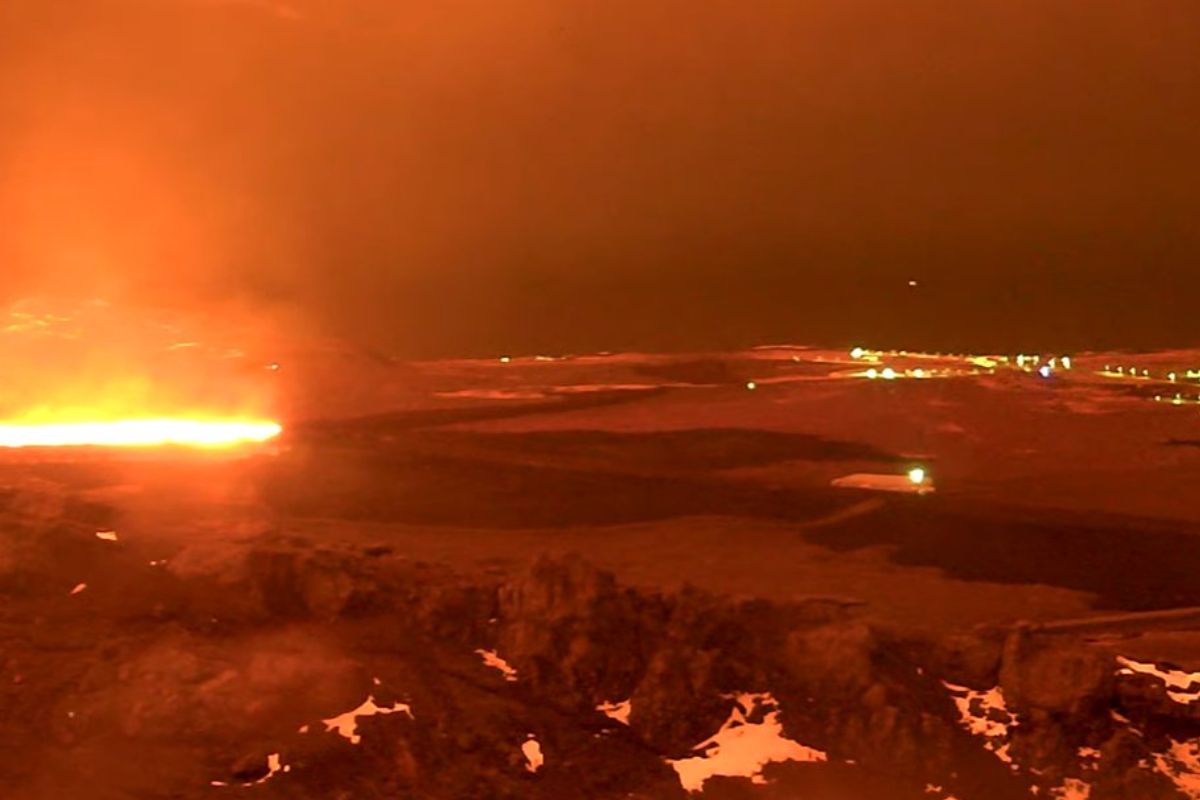 Volcán en Islandia hace erupción, es la cuarta vez desde diciembre