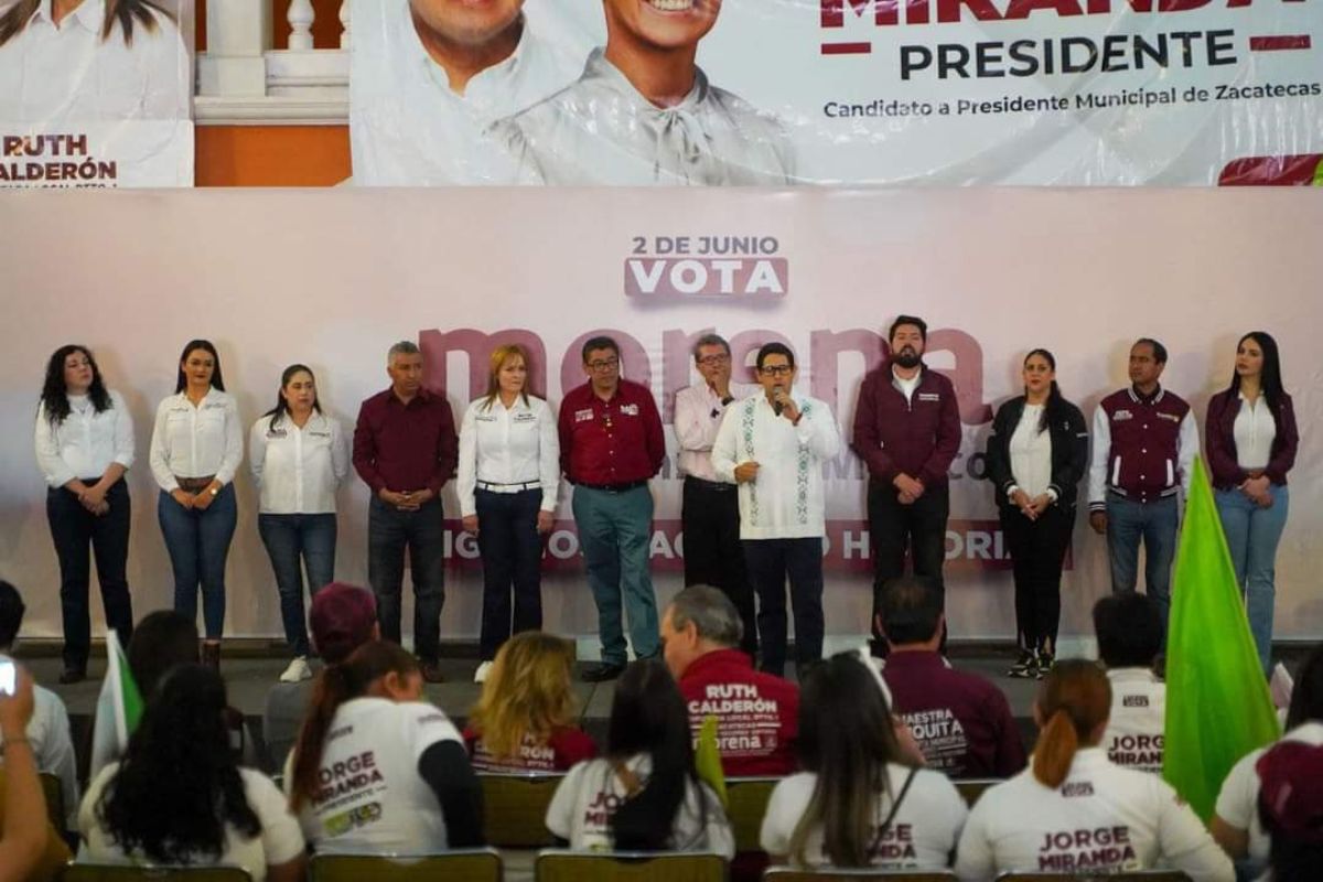 El candidato a la presidencia municipal, Jorge Miranda Castro; se reunió con la bancada de Morena.