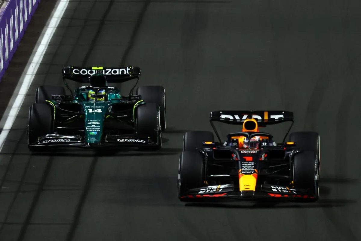 Max Verstappen de Red Bull y Fernando Alonso Aston Martin; por un Mundial demasiado saturado comparado con los inicios.