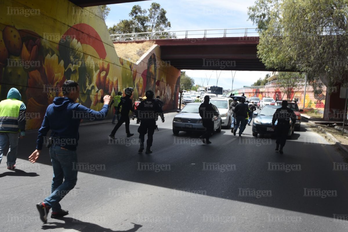 Desalojan a Trabajadores de la CTM. | Foto: Carlos Montoya.
