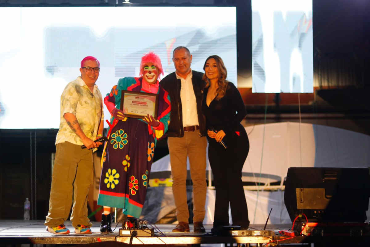 Carcajadas y buen humor en el Foro Bicentenario con Carlos Donald y el payaso Rolando