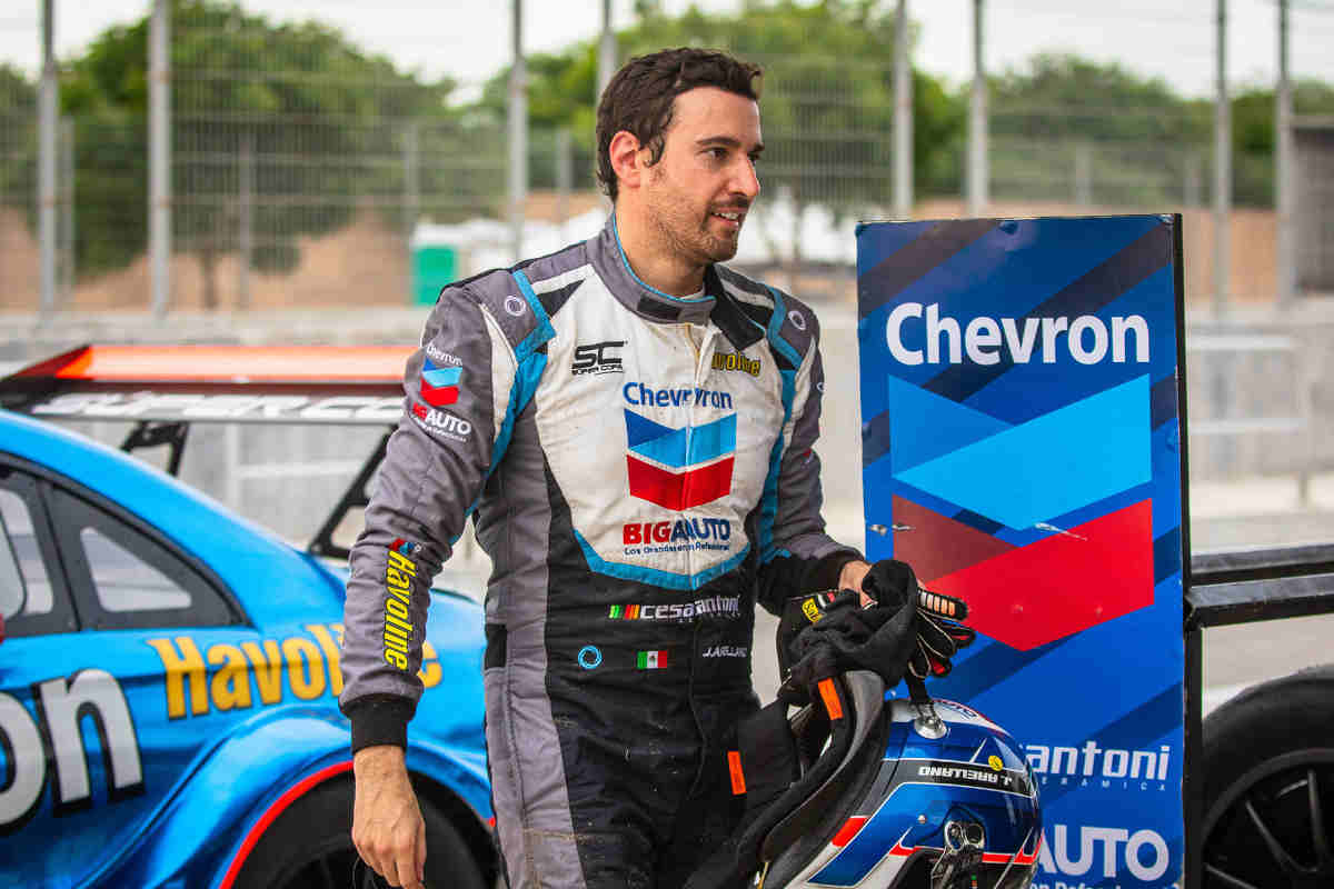 El piloto zacatecano Pepe Arellano inicia el difícil camino en busca del título Gran Turismo México