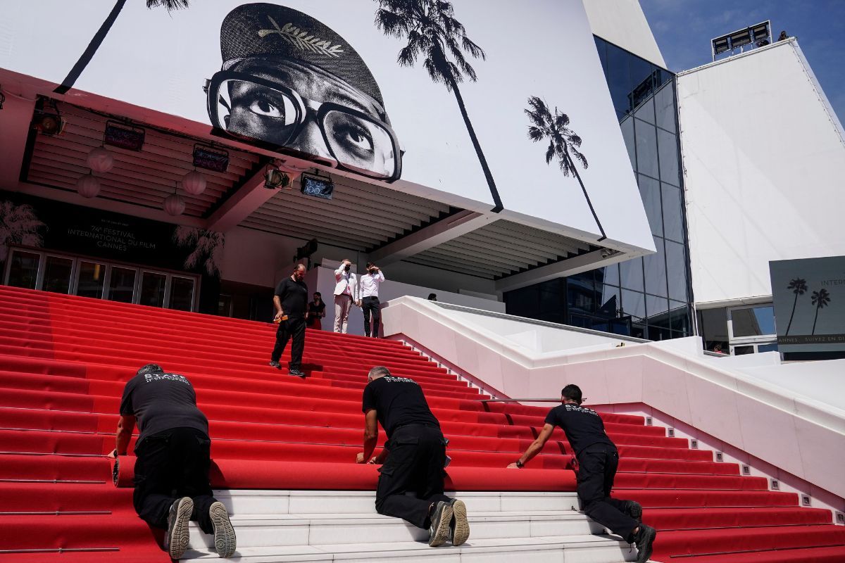 El grupo de trabajadores conocido como "Bajo las pantallas la miseria"; convocó a la huelga durante el próximo Festival de Cine de Cannes.