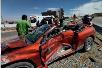 Accidente automovilístico en la vialidad Siglo 21. | Foto: Cortesía.