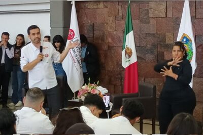 Jorge Álvarez Máynez se reúne con jóvenes de la Universidad Autónoma de Durango (UAD). | Foto: Manuel Medina.