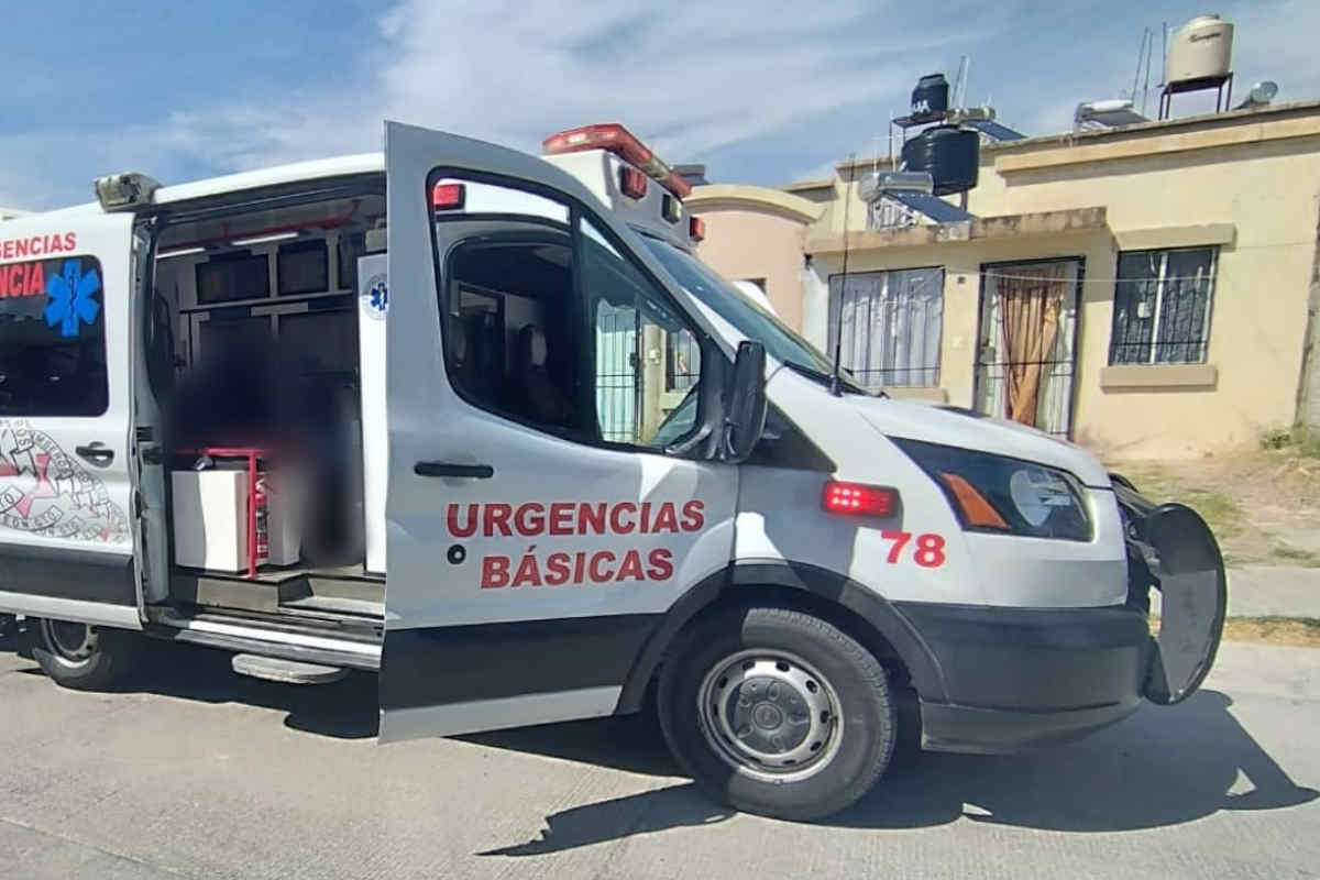 Enciende la camioneta en la cochera y sus hijos sufren por intoxicación en León