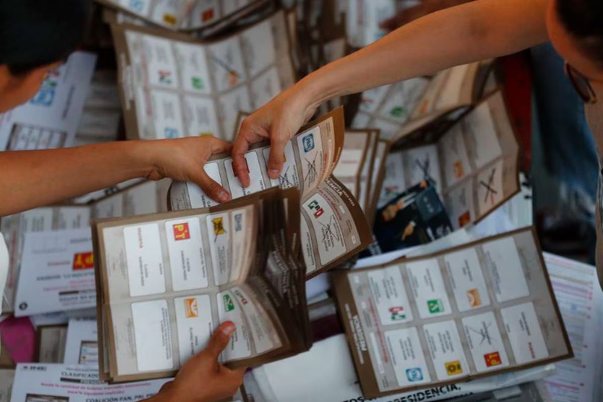 El Consejo General del Instituto Nacional Electoral (INE); denegó la petición de un nuevo conteo voto por voto solicitado por el PRD.