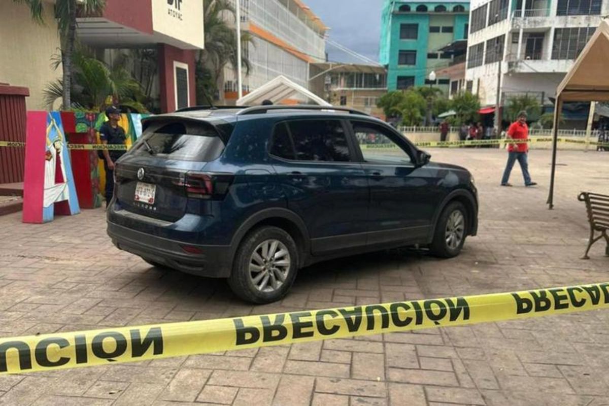 Atacaron a balazos al ex-regidor de Atoyac, Carlos Téllez Reyes; en pleno centro de la ciudad; en la Costa Grande de Guerrero.