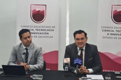 Hamurabi Gamboa titular del Cozcyt, y Fernando Araiz Morales, director de Innovación y Desarrollo Regional del Cozcyt. | Foto: Manuel Medina.