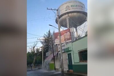 Derrame de agua en Jerez. | Foto: Cortesía.