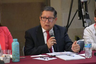Ricardo Olivares comparece para atender la problemática del ISSSTEZAC. | Foto: Manuel Medina.
