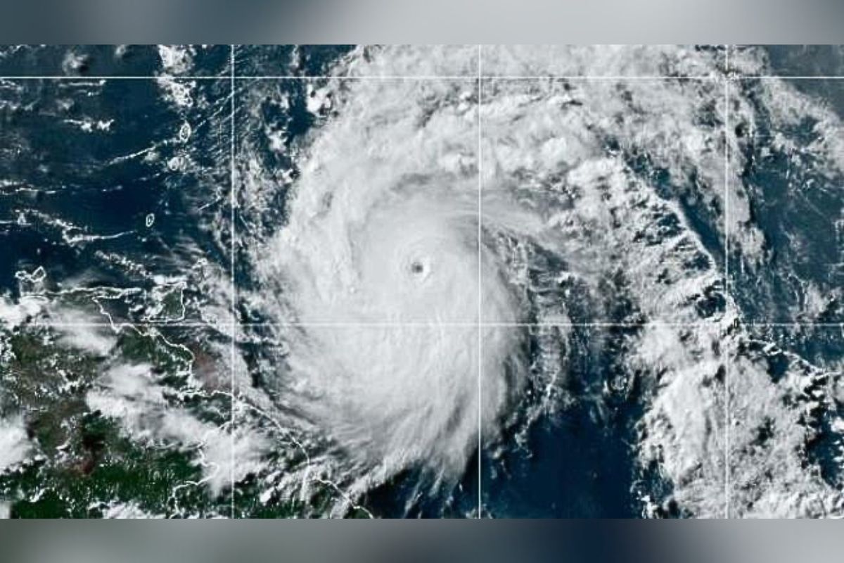Autoridades, meteorólogos y personal de Protección Civil se mantiene alerta ante el impacto del huracán Beryl.